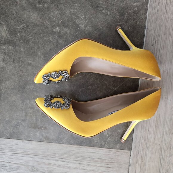 Manolo Blahnik 90mm Hangisi Pumps in yellow - Picture 11 of 16